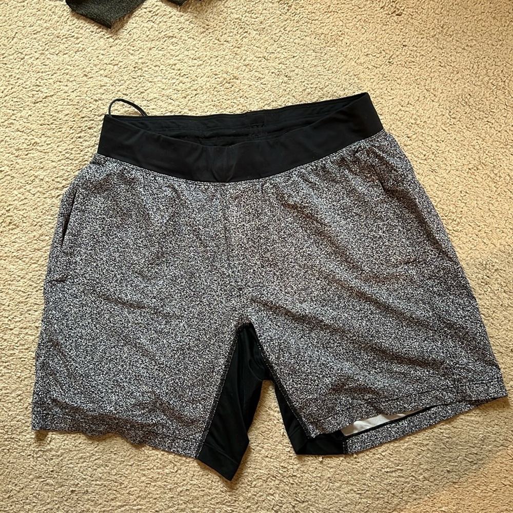 Men’s lululemon THE shorts unlined sz L